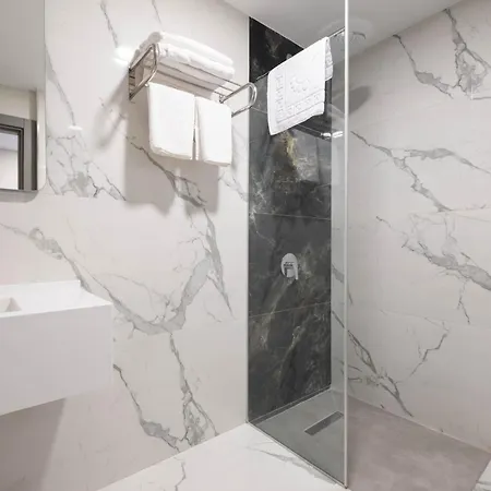 The Port Güzelyalı