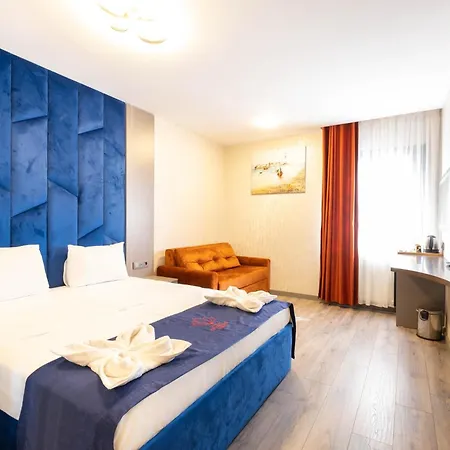 The Port Güzelyalı